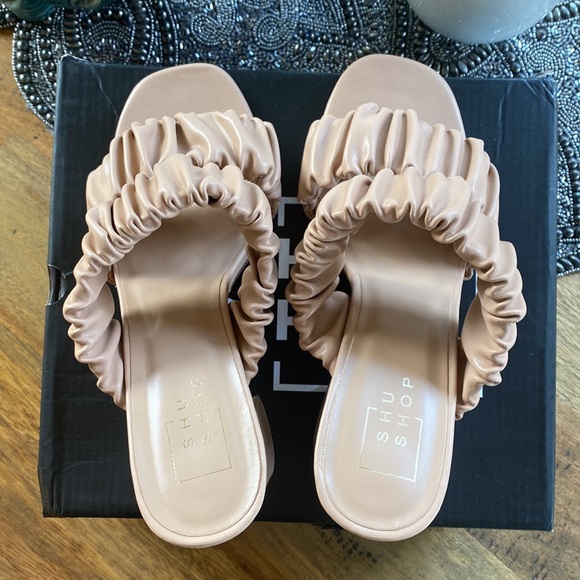 🔥the cutest little pumps!🔥 - Picture 3 of 9